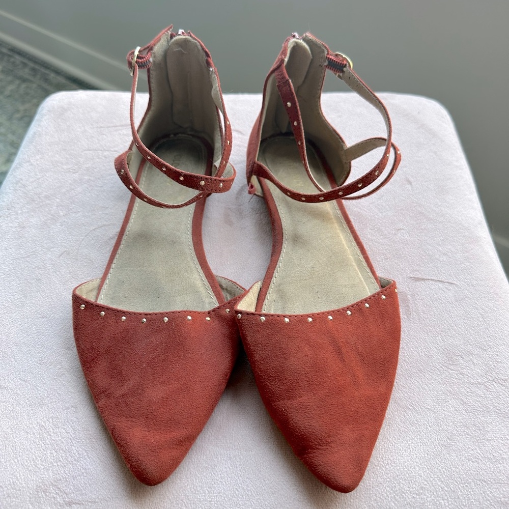 Old Navy strappy criss-cross flats